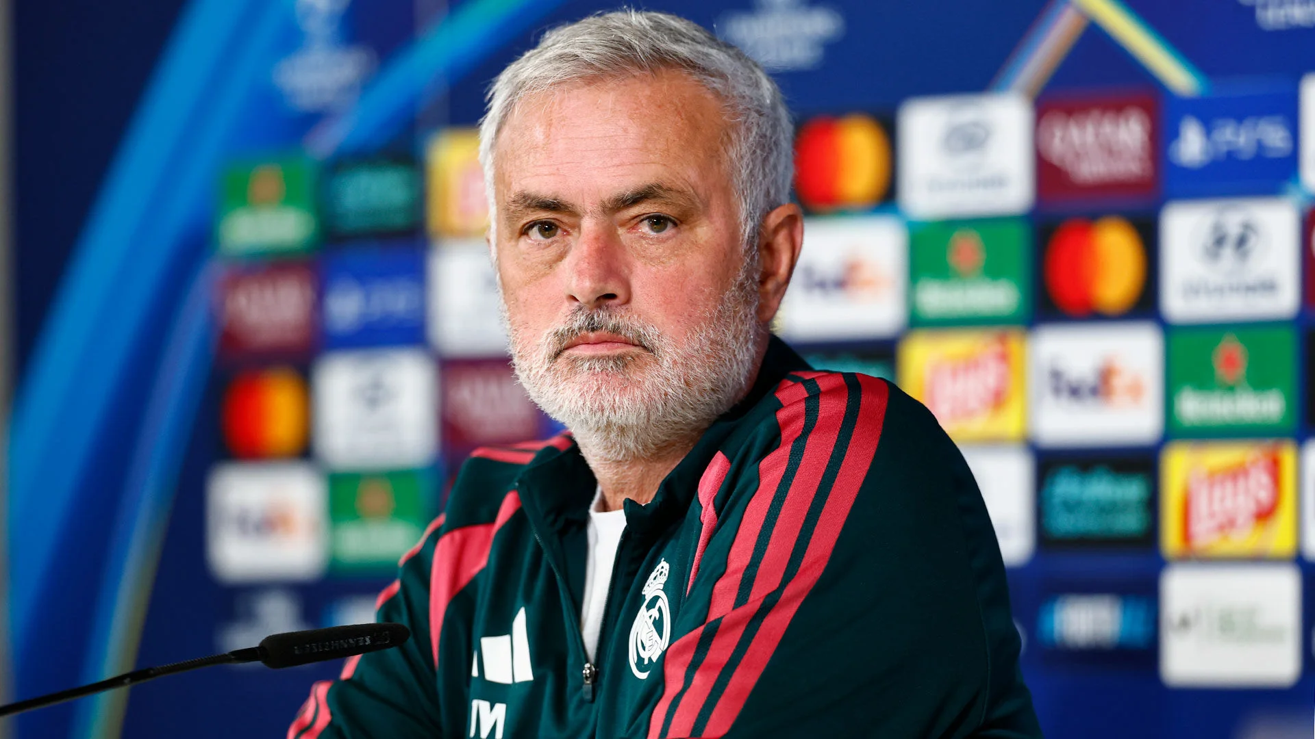 Mourinho: "Van a ser necesarios muchísimos puntos para escapar del playoff"
