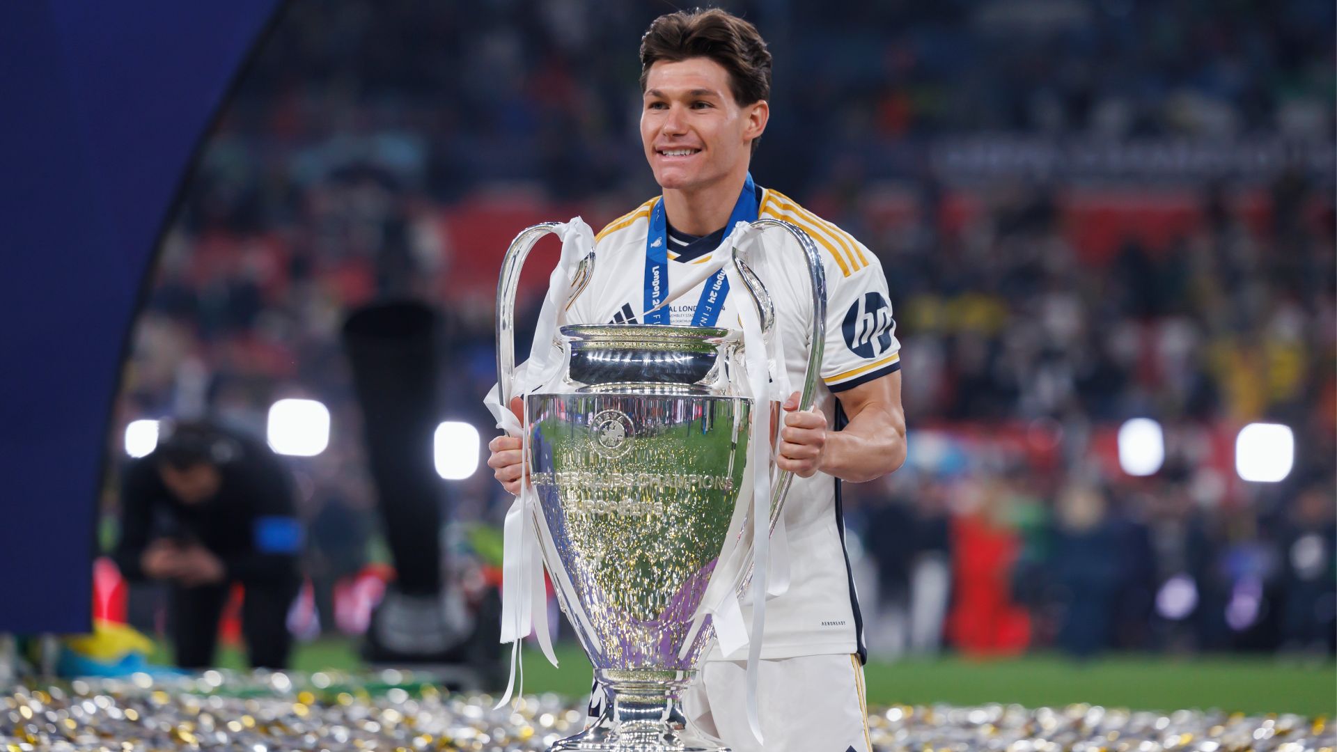 Fran García turns 25