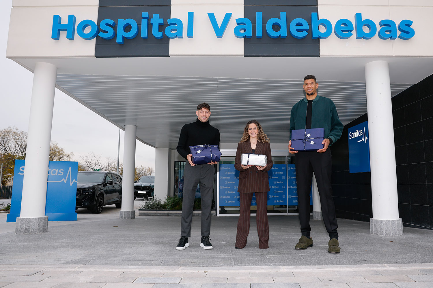 Real Madrid coaches and players visit children in hospital