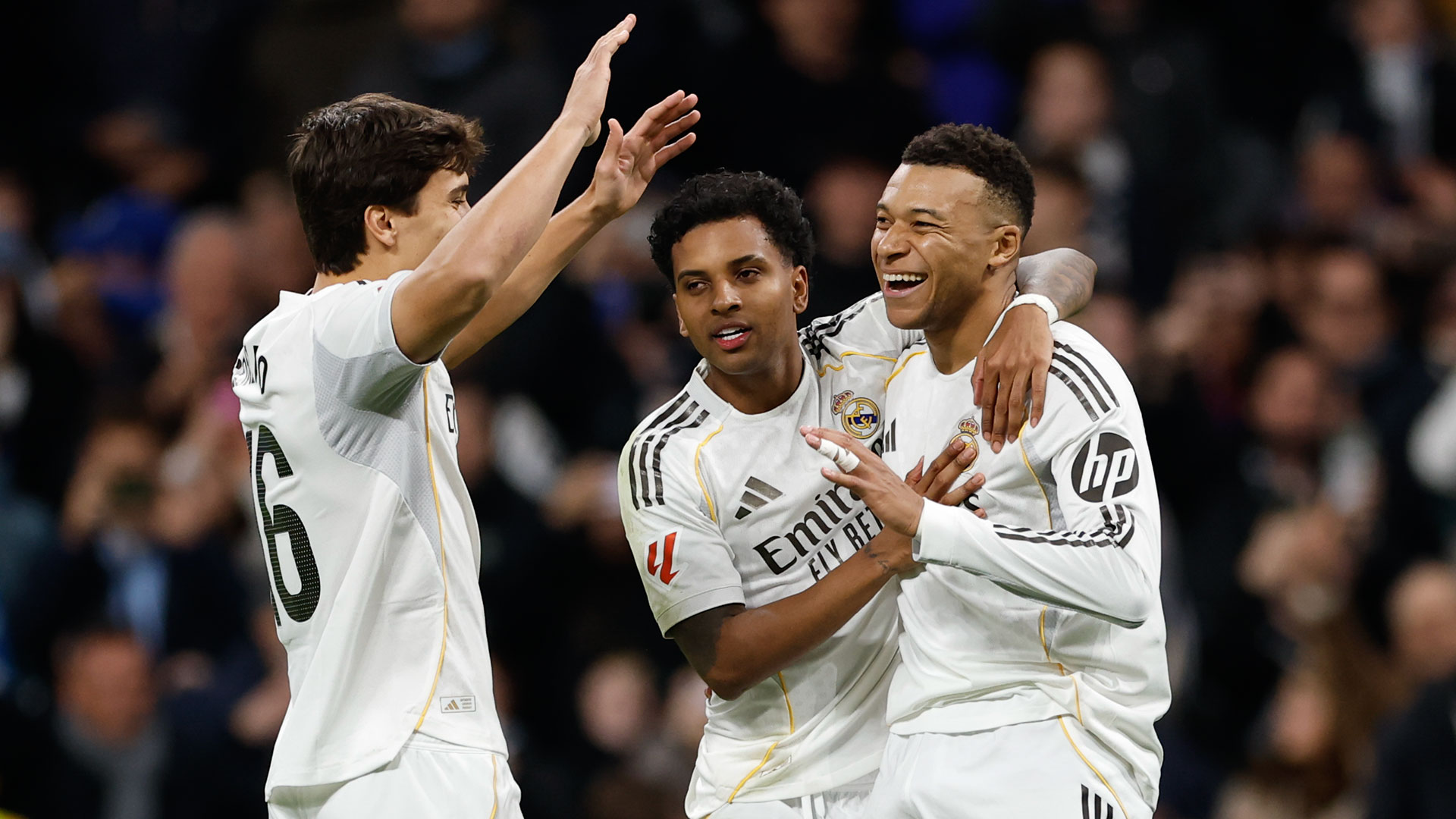 クロースがドイツ連邦共和国功労勲章騎士十字章を受章